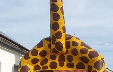 Hüpfburg Giraffe